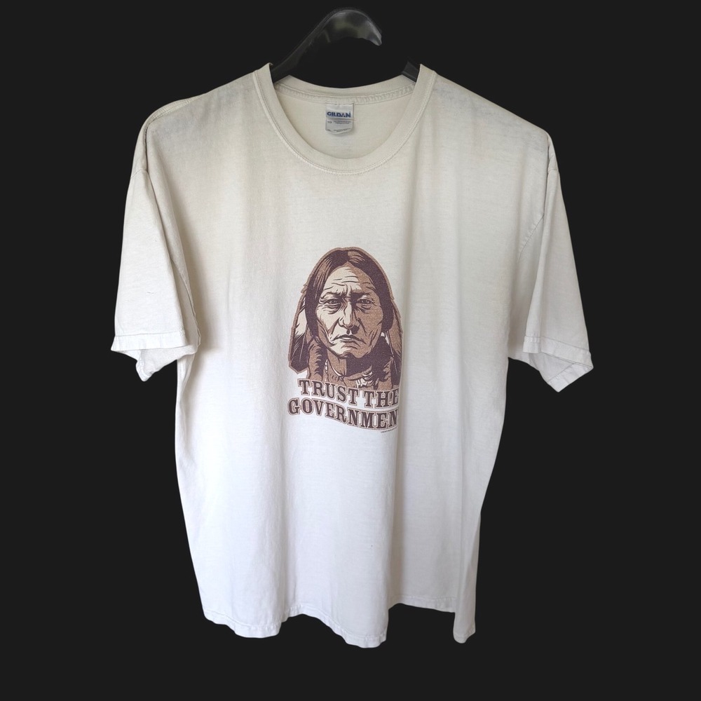 Y2K Trust The Government Native American T-Shirt XL‎ Off-White Distressed